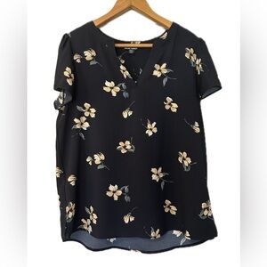 Hilary Radley Floral Blouse. Size M.